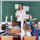 schüler zeigen auf
