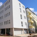 Der Anbau des Landratsamtes ist zu sehen. Man sieht auch den Anschluss von Anbau an Altbau.