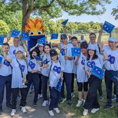 Die kirgisische Delegation der Special Olympics World Games 2023 mit Landrat Torsten Warnecke, Erstem Kreisbeigeordneten Dirk Noll, Sportkreisvorsitzendem Christian Grunwald und Marina Mohr und Dagmar Conrad von der Sport- und Vereinsförderung. 