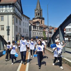 Die Delegation während des Fackellaufs in Rotenburg.